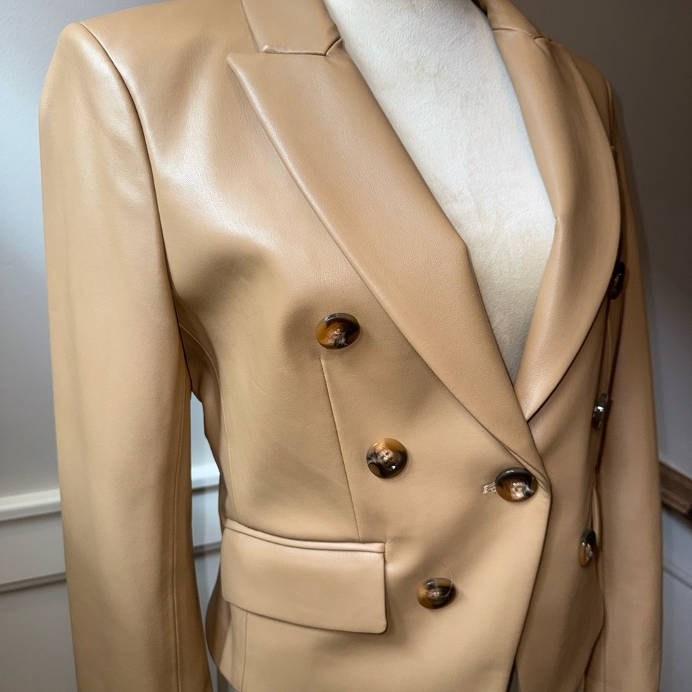 Veronica Beard PERFECT Sz 4 Cooke Dbl-Breasted Faux Leather Dickey Blazer/Tan - Picture 2 of 7